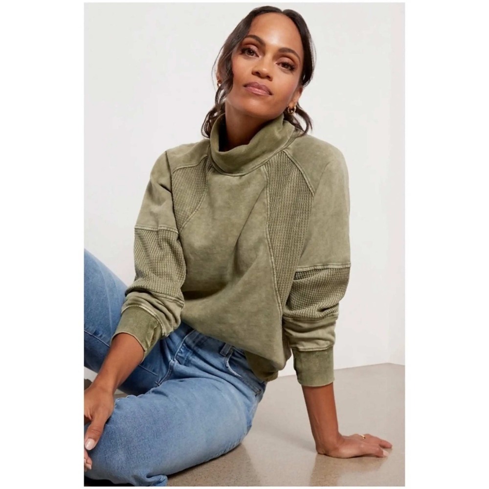 Evereve Pullover Sweatshirt Womens Medium Green Mineral Wash Waffle Funnel Neck
